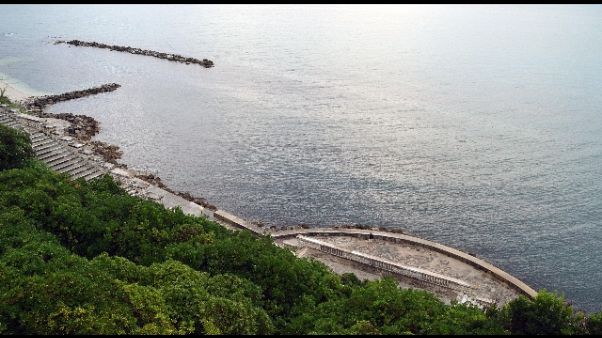 Ancona, ragazzina violentata in spiaggia Ancona, ragazzina violentata in spiaggia