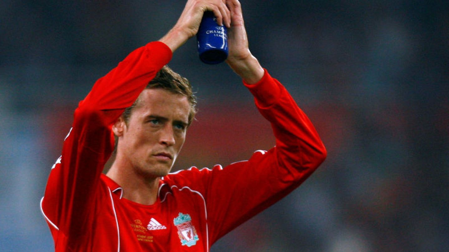 England striker Peter Crouch announces retirement