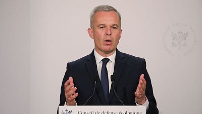 وزير فرنسي ردا على انتقادات: أكره الكافيار ولدي حساسية من الاستاكوزا