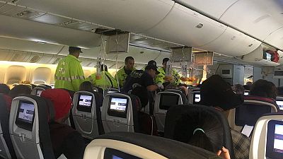 تحويل مسار طائرة كندية إلى هاواي بعد إصابة 37 من ركابها بسبب مطب هوائي