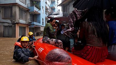 مقتل 15 وفقد 6 في فيضانات وانهيارات أرضية في نيبال