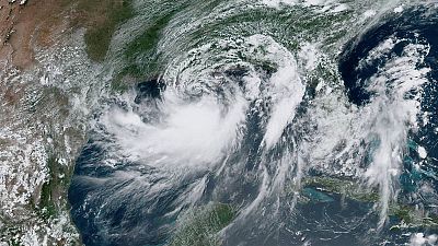 تحول الإعصار باري إلى عاصفة مدارية مع وصوله إلى لويزيانا الأمريكية