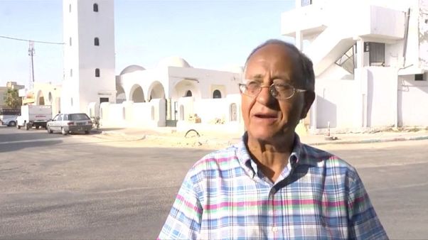 ارتفاع العدد النهائي لحادث غرق سفينة مهاجرين أمام تونس إلى 82 ارتفاع العدد النهائي لحادث غرق سفينة مهاجرين أمام تونس إلى 82