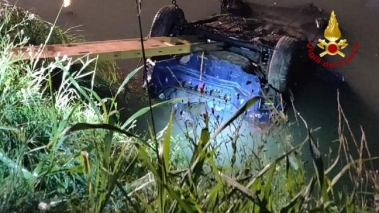 Auto in canale,morti 4 giovani a Jesolo