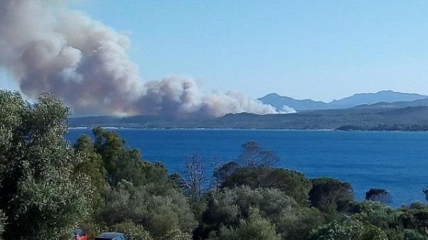Rogo Ogliastra, evacuati hotel e camping Rogo Ogliastra, evacuati hotel e camping