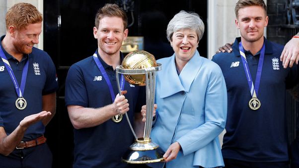 May hosts victorious England cricket team May hosts victorious England cricket team