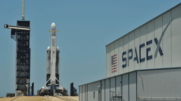 SpaceX astronaut mission looking 'increasingly difficult' in 2019 - executive