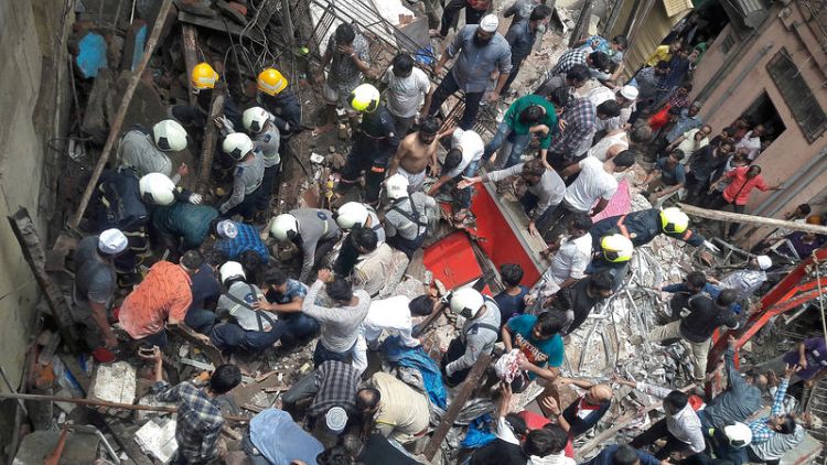 مقتل 4 ومخاوف من محاصرة أكثر من 30 وسط أنقاض مبنى انهار في مومباي