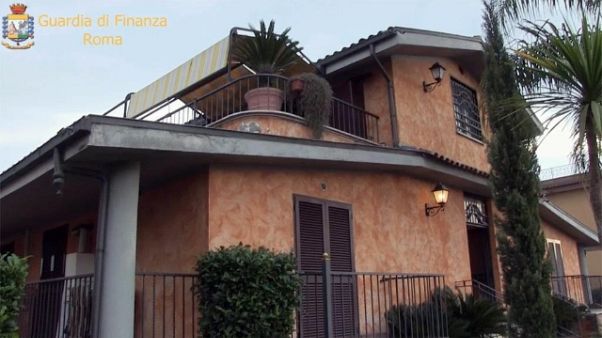 Casamonica: Gdf confisca beni per 4 mln Casamonica: Gdf confisca beni per 4 mln