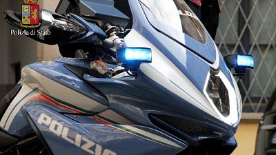 Tenta sottrarre bimbo a madre, arrestato Tenta sottrarre bimbo a madre, arrestato