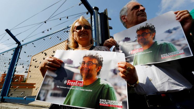 محكمة تركية تبرئ ممثل منظمة مراسلون بلا حدود واثنين آخرين