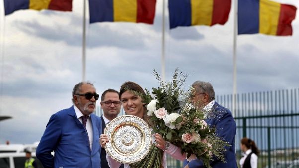 Wimbledon, bagno di folla per Halep Wimbledon, bagno di folla per Halep