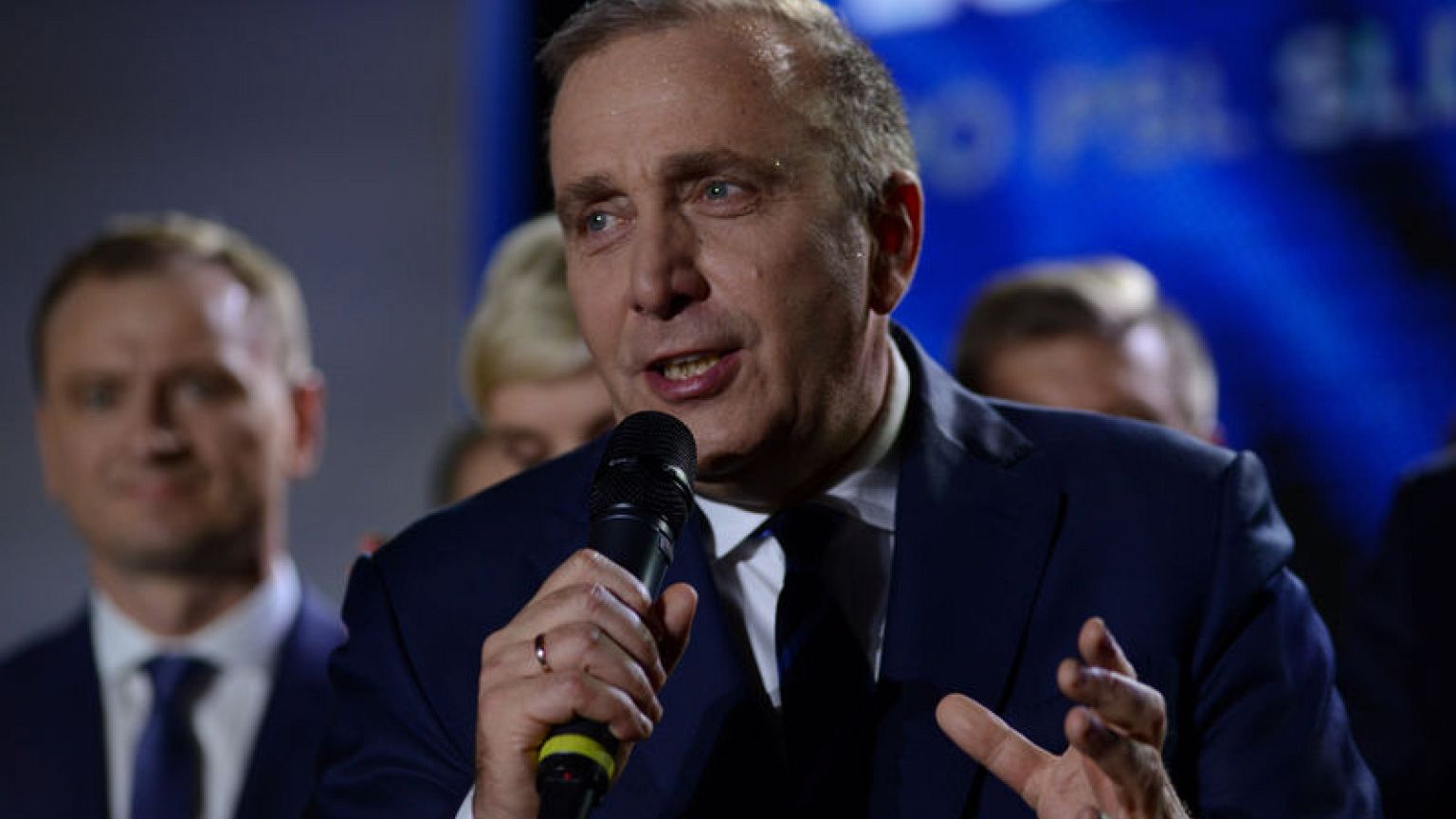 Poland's fragmented opposition coalesces into left, centre blocs