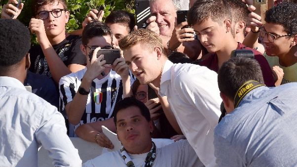 De Ligt si presenta, da sempre fan Juve De Ligt si presenta, da sempre fan Juve