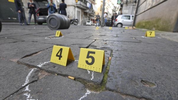 Doppia 'stesa', trovati 10 bossoli Doppia 'stesa', trovati 10 bossoli