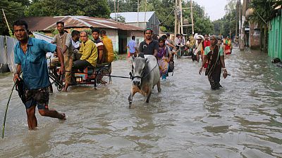 Bangladesh rivers break their banks, forcing 400,000 to flee homes Bangladesh rivers break their banks, forcing 400,000 to flee homes