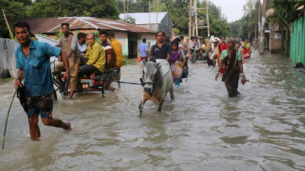 Bangladesh rivers break their banks, forcing 400,000 to flee homes Bangladesh rivers break their banks, forcing 400,000 to flee homes