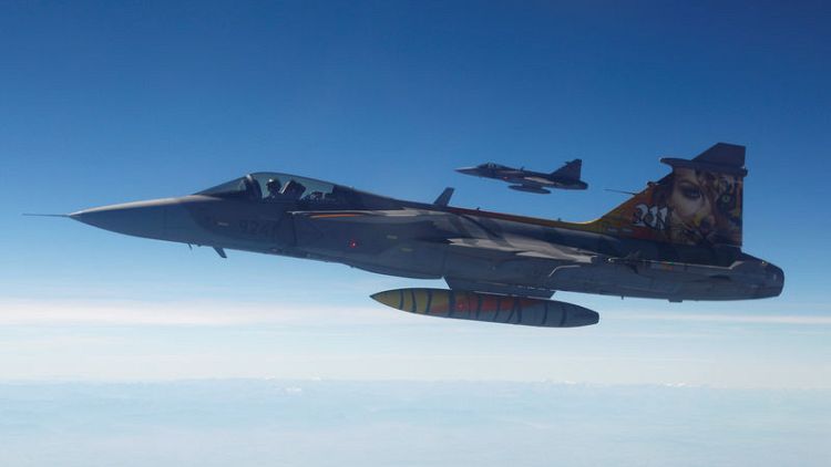 Britain and Sweden agree to co-operate on fighter plans