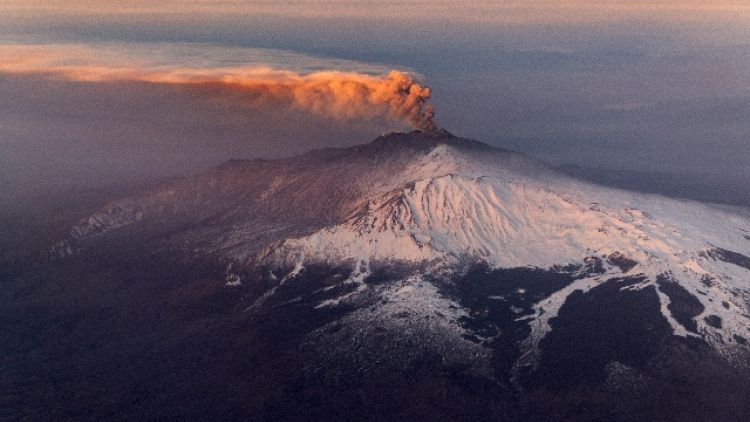 Etna: cala cenere, spazi aerei riaperti