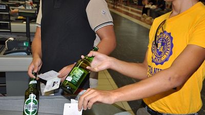 Documenti falsi per bere alcolici Documenti falsi per bere alcolici