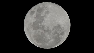 Luna: Mattarella, serve cura del pianeta Luna: Mattarella, serve cura del pianeta