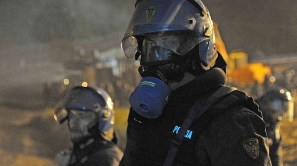 Incendio e razzi, 20 No Tav denunciati Incendio e razzi, 20 No Tav denunciati