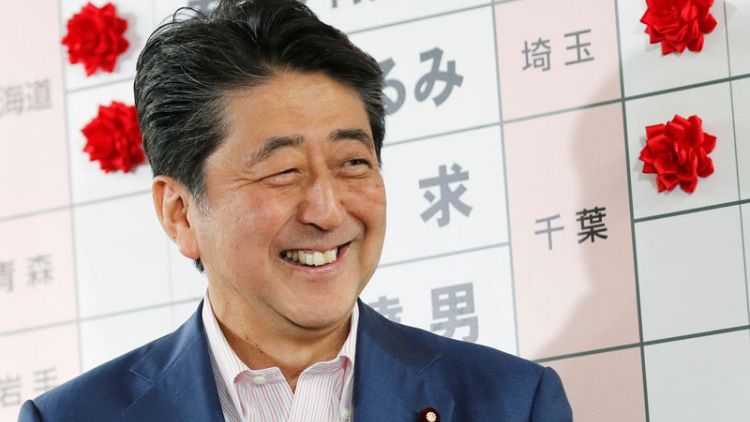 رئيس وزراء اليابان: الفوز في الانتخابات يظهر تأييد النقاش بشأن الدستور