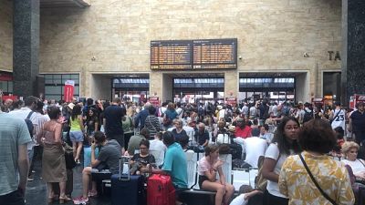Caos treni, a Firenze folla in stazione Caos treni, a Firenze folla in stazione