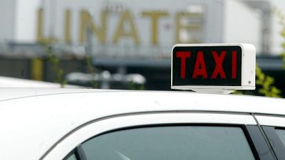 Linate, partono i taxi condivisi Linate, partono i taxi condivisi