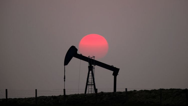 أسعار النفط ترتفع أكثر من 1% بفعل مخاطر إيران