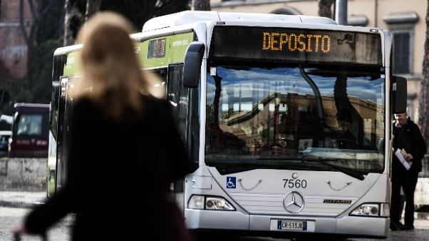 Controllori con 'body-cam' su bus Verona Controllori con 'body-cam' su bus Verona