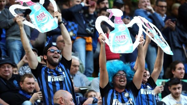 Juve-Inter: tensione tra tifosi Nanchino Juve-Inter: tensione tra tifosi Nanchino