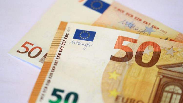 اليورو يهبط لأقل مستوى في شهرين بسبب بيانات اقتصادية قاتمة
