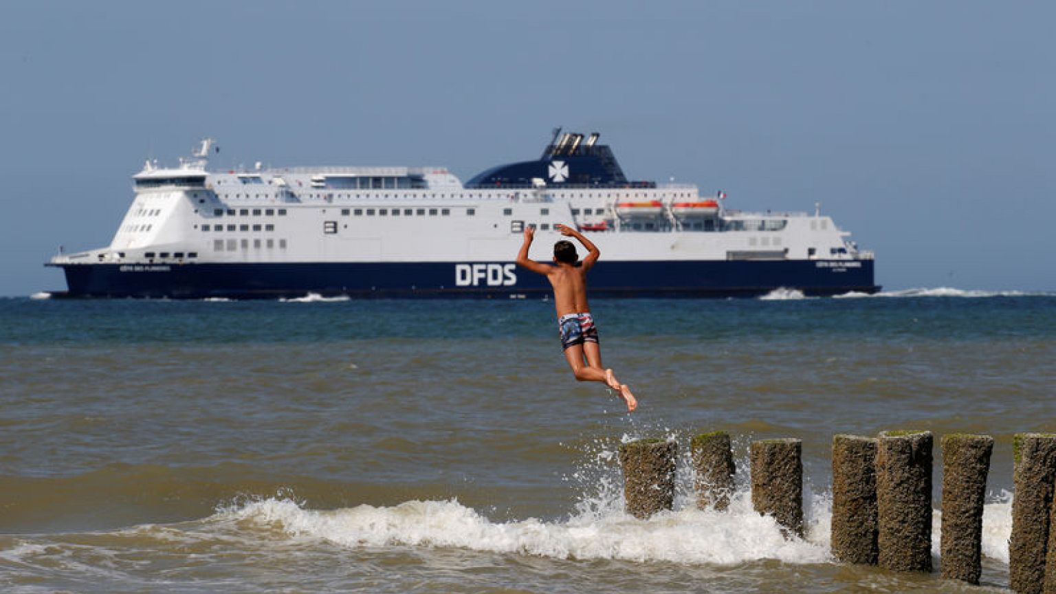 Hot weather cuts French, German nuclear power output