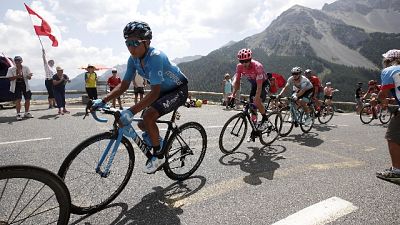 Tour: Quintana solo in vetta al Galibier
