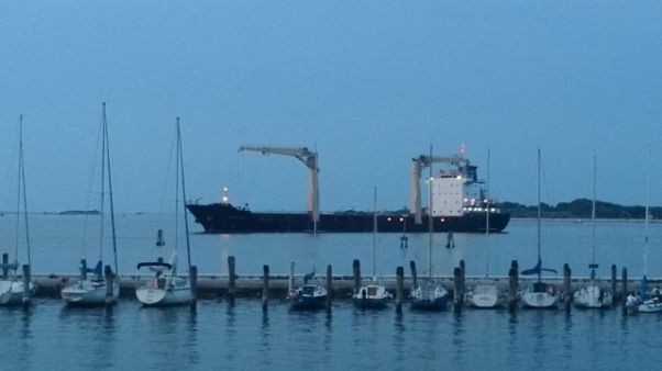 Nave incagliata, recupero nel pomeriggio Nave incagliata, recupero nel pomeriggio