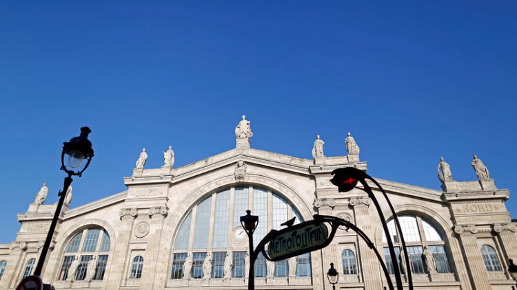 Power failure halts Paris-London Eurostar trains