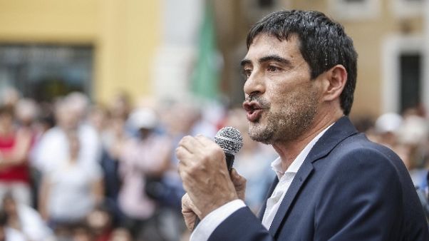 Migranti: Fratoianni, basta sceneggiate Migranti: Fratoianni, basta sceneggiate