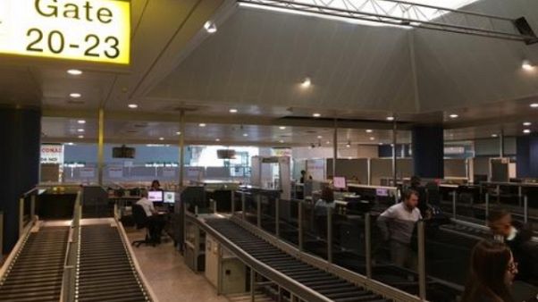 Infarto in aeroporto,salvato in extremis Infarto in aeroporto,salvato in extremis