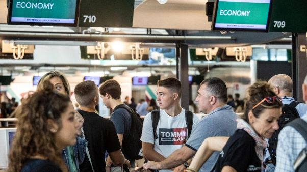 Malpensa, via a primo volo dopo trasloco Malpensa, via a primo volo dopo trasloco