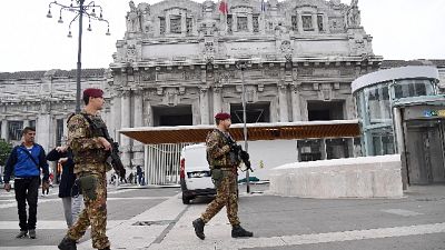 Rissa fra stranieri,3 carabinieri feriti