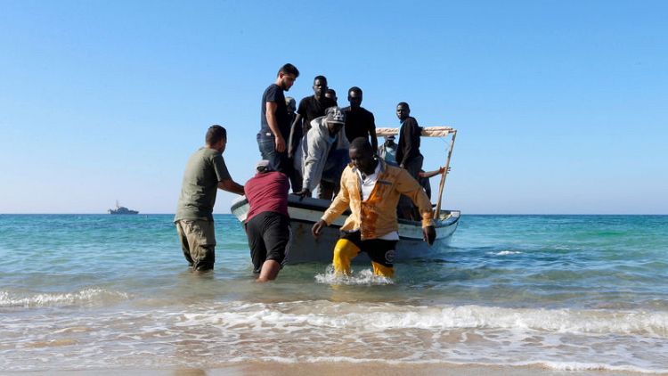 عامل إغاثة: انتشال 55 جثة لمهاجرين من قارب انقلب قبالة سواحل ليبيا