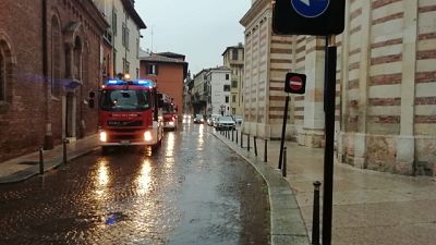 Verona, crolla parte tetto del Duomo
