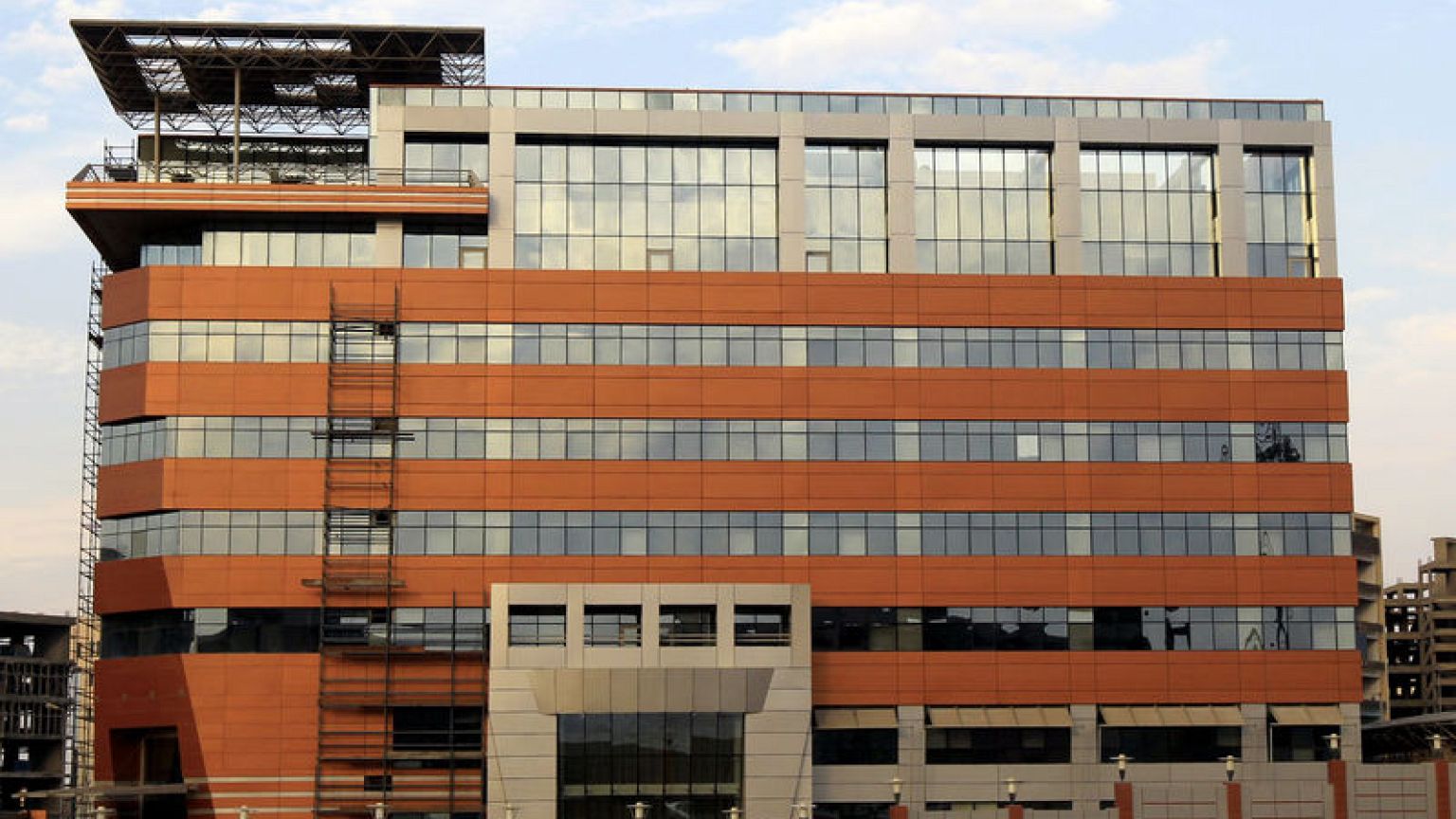 حصري-مصادر: دانة غاز الإماراتية تفوض مستشارا لبيع أصولها في مصر