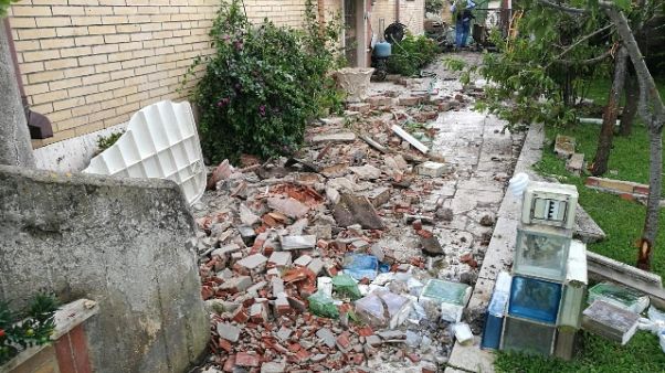 Maltempo: a Roma strade e case allagate Maltempo: a Roma strade e case allagate