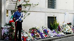 Watch again: Hundreds mourn policeman allegedly murdered by American teenagers in Rome
