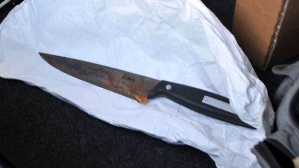 Padre accoltella figlio nel Milanese Padre accoltella figlio nel Milanese