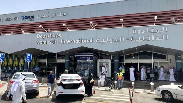 متحدث باسم قوات جماعة الحوثي: سلاح الجو المسير يشن هجوما على مطار أبها الدولي بالسعودية متحدث باسم قوات جماعة الحوثي: سلاح الجو المسير يشن هجوما على مطار أبها الدولي بالسعودية