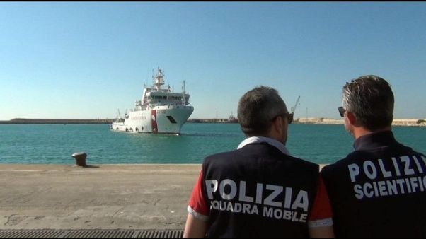 Migranti: 16 minori giù dalla Gregoretti Migranti: 16 minori giù dalla Gregoretti