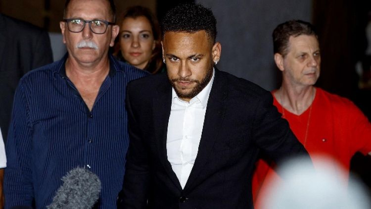 Brasile: Neymar, cadute accuse stupro